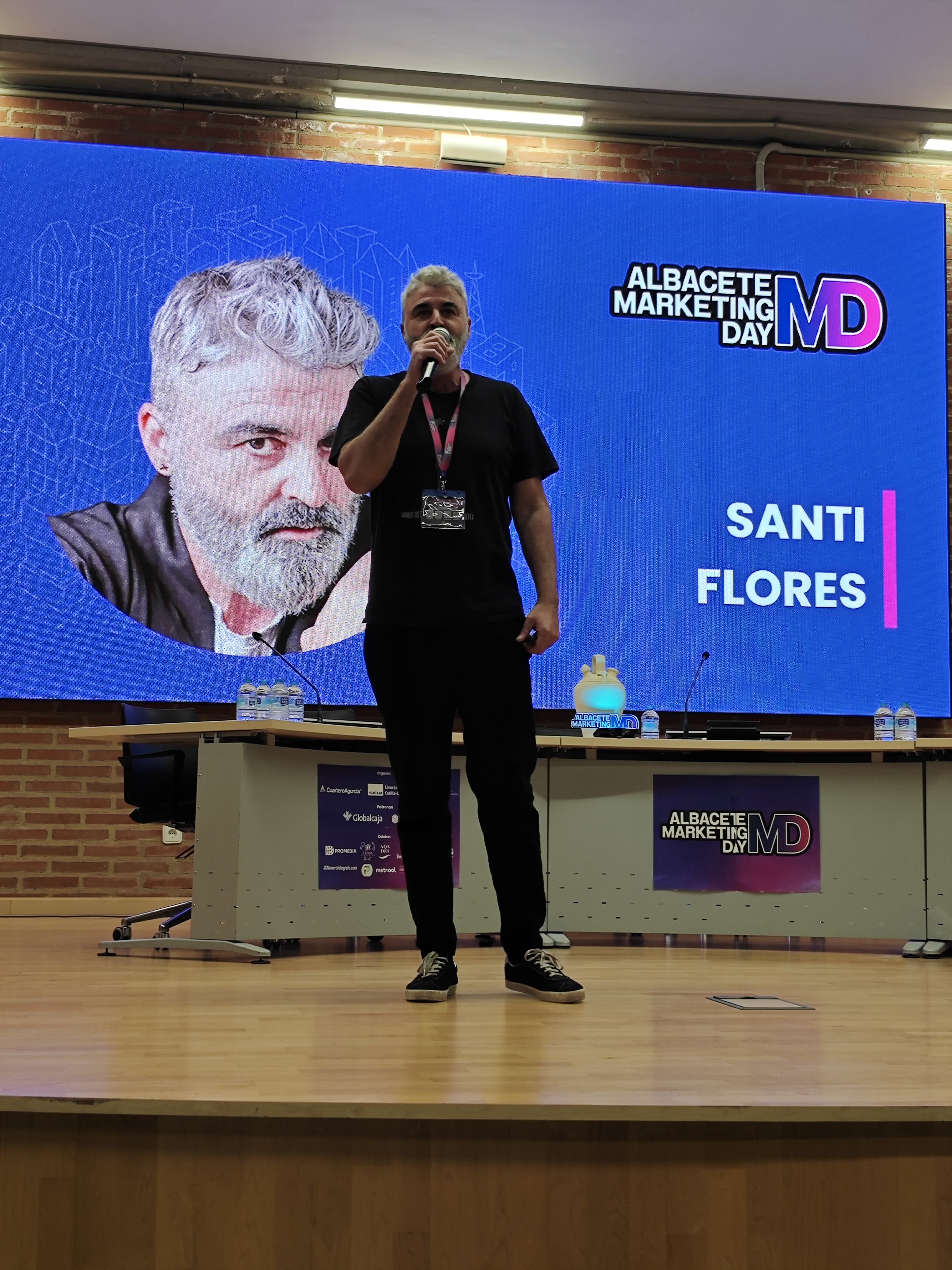 Ponente en el escenario del Marketing Day Albacete 2025.